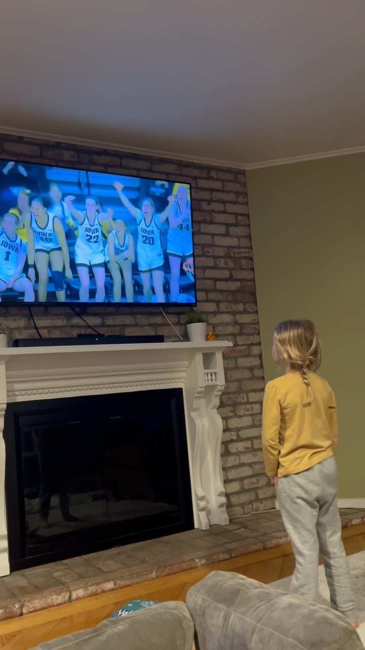 This commercial came on last night. 5 year old daughter stopped what she was doing to watch.
@caitlinclark22 effect is real.
#girldad #marchmadness