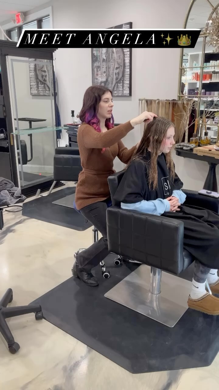 Meet our girl @savvystylesbyangela 👩🏻🎨🎨 you can find Angela at the Albany/ guilderland location. She works Tuesday - Saturday. Angela loves to do creative fashion colors, highlights, low lights, Fringe, color correction, and much more!! 🔥
✨
To schedule with Angela, Dm her to book or click the link in our bio 🔗
Angela isn’t only a great stylist but she’s also an awesome content creator, filled with genius idea and a hugeee heart! Expect an exciting time when booking with her ❤️