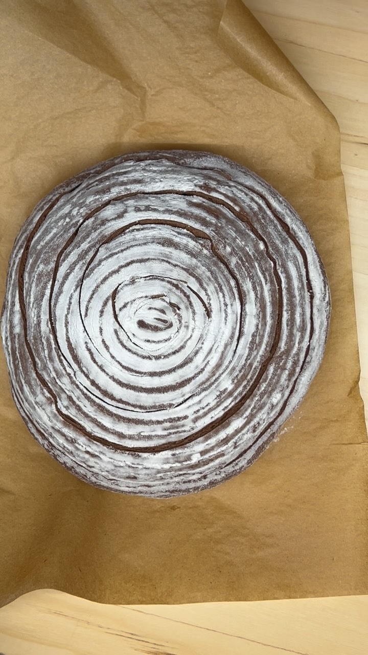 Chocolate sourdough round 2!
#sourdoughbread #chocolate #cocoa #bread #baking #scoring #sourdoughstarter #sourdoughclub