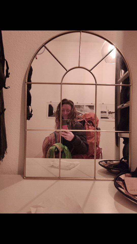 Costa Rica
Being embodied means (amongst other things) to feel your feelings and emotions. The whole range.
Feeling the pleasant ones (even more) means:
- more fun & joy
- deeper pleasure
- better motivation
- more zest for life
Feeling the unpleasant ones (again) means:
- truely knowing how you are
- being brave enough to truely face yourself
- healing/ improvement is possible. And close. Since it has to do with feeling your feelings.
Being disembodied is sometimes enecessary for survival and comfortable in the short run.
It needs both. For certain situations and times. Depending on what kind of life you want to live.
In Costa Rica I felt a lot. And also chose to not feel everything all the time.
Glade I had my body-based helpers around. At least most of the times 😉
@marina.y.t @yourembodiedbiz @soma_share 🤍