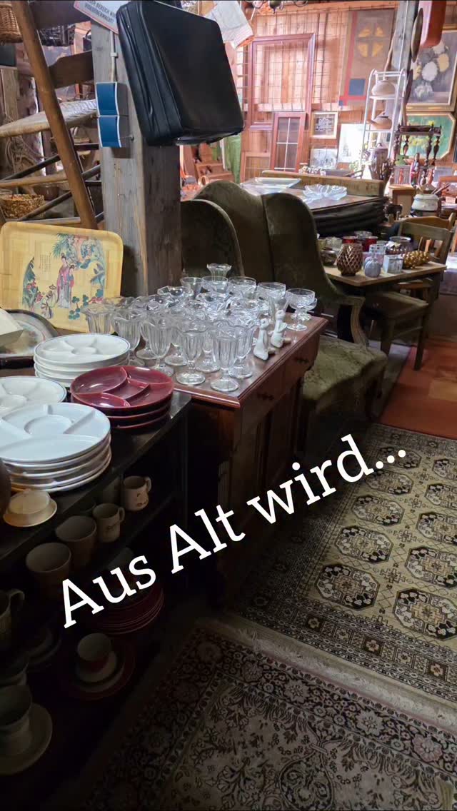 Ein kleines Schmuckstück aus der Gründerzeit wanderte von der Nostalgie Scheune in unsere Werkstatt und wurde zum Waschtisch umgebaut...und direkt verkauft.
#upcycling #landhaus #farmhousestyle #upcycle #upcycled #vorhernachher #makeover #beforeandafter #nostalgia #nostalgie #cottagestyle #landhausstil #landhausliving #homesweethome #homestyle #romantic