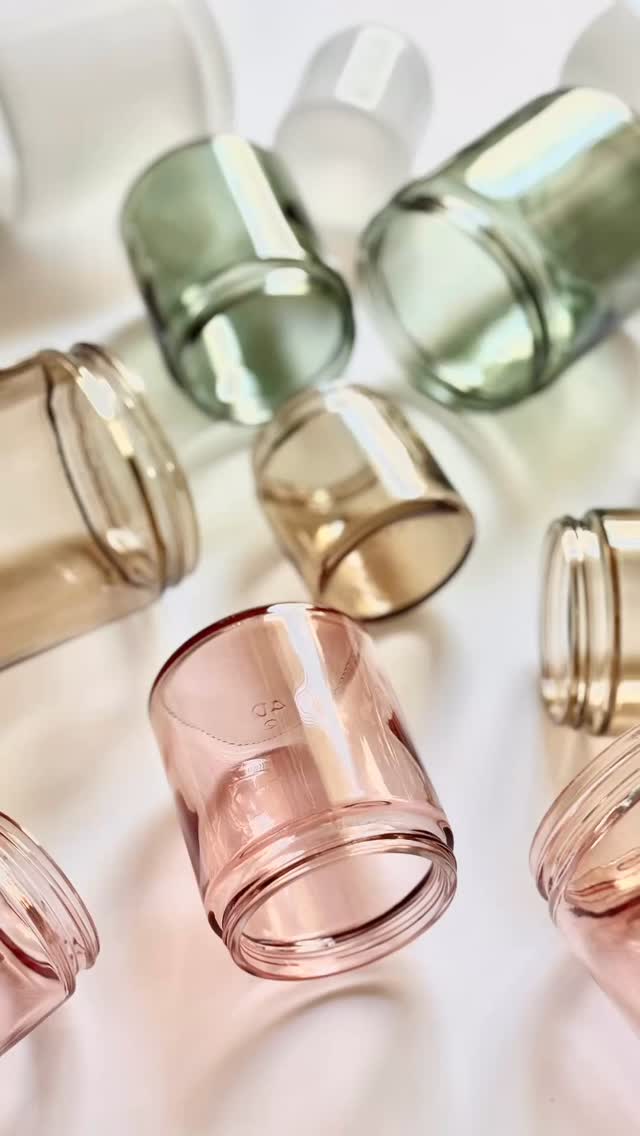 Pick your size! 4oz, 8oz, or 16oz available in Petal, Oatmeal, Sage, & Milk. Don't forget lids! Also, lids come in 3 sizes & 4 colors: gold, silver, black, & white. Preorder now for July delivery 📦