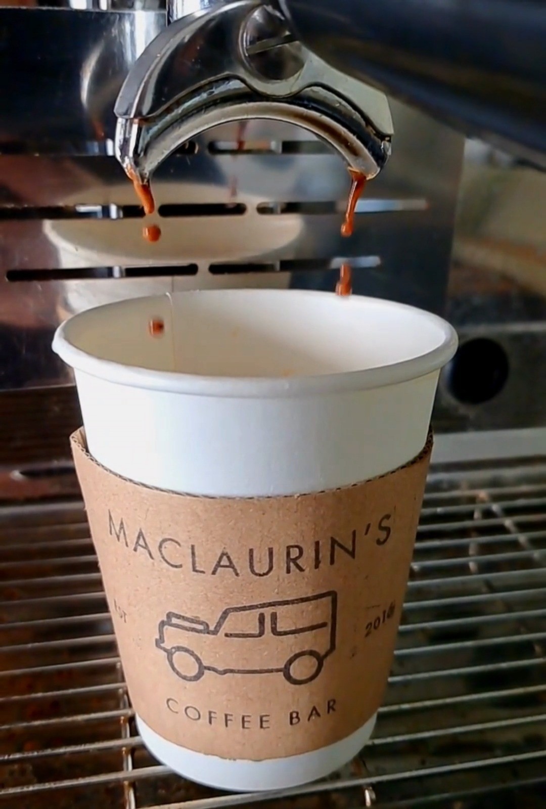 Nothing better than when the Espresso starts to flow! โ
Only the best beans from @thebeanshopuk ๐
#coffee #coffeelover #espresso #scotland #foodporn #food #landrover #fife #smallbusiness