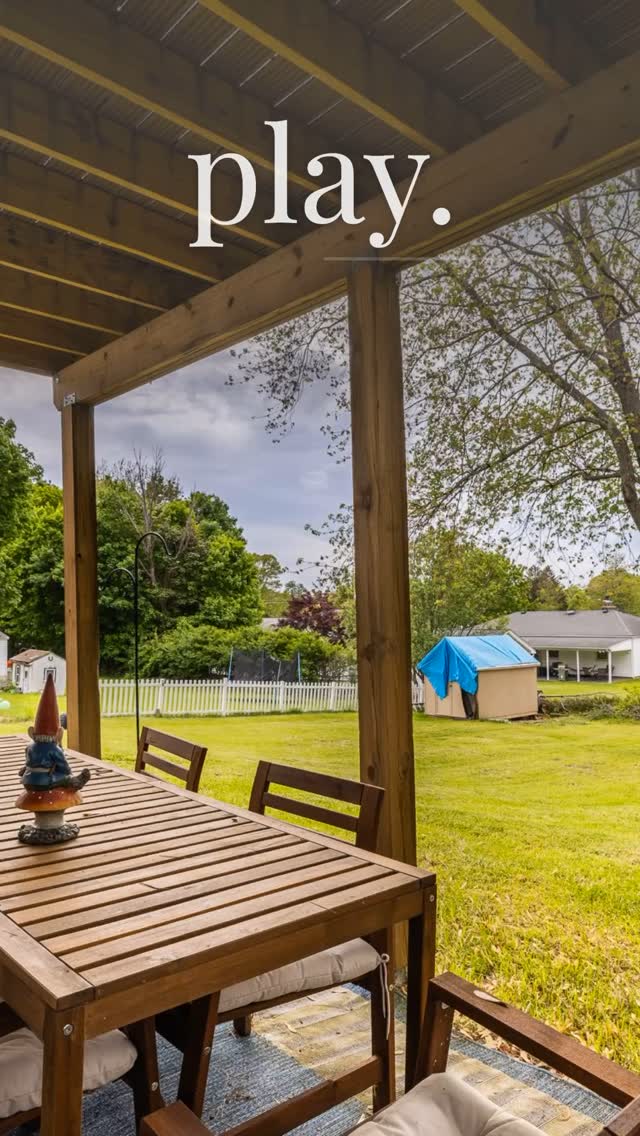 Open House 🏠 Saturday 12-2 at 20 Jeffrey over 2000 sq ft 📐4️⃣🛌3️⃣🛁2️⃣🚗🚙. You will ❤️ the layout of this 2022 raised ranch in Southington. Visit US at 20 Jeffery Lane. #openhousesaturday🏡☀️ #raisedranch #southingtonct #connecticutrealestate #moveinreadyhomes