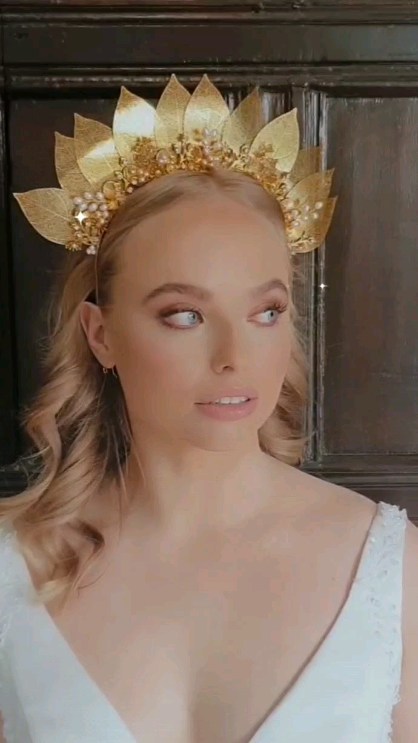 STATEMENT headpieces are designs I love love love to create. For bold brides, big occasions or little ones, why not! Life's not a rehearsal so go for it 😉
WHICH one is your favourite? I'd love to know 1 - 10?
.
.
.
#weddingaccessories #weddingheadpiece #weddings #weddingcrown #weddingjewelry #boldwedding #alternativewedding #alternativebride #blackheadpiece #bride #bridaljewelry #gothwedding #rocknrollbride #bridalheadpiece #bridalaccessories #statementheadpiece #statementcrown #uniquehairpiece #uniquejewelry #boldjewelry #haircrown #hairpiece