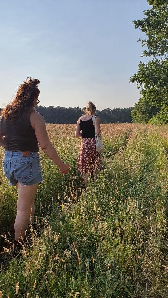 Maandag, tegenwoordig ook wel de wandeling-na-het-werk-dag. 💛
Vandaag deden we met enkele vriendinnen de buizerd wandeling van @grensparkkalmthoutseheide . De wandeling is normaal 6.6 km, als je niet zoals ons fout loopt tenminste ... 🙊