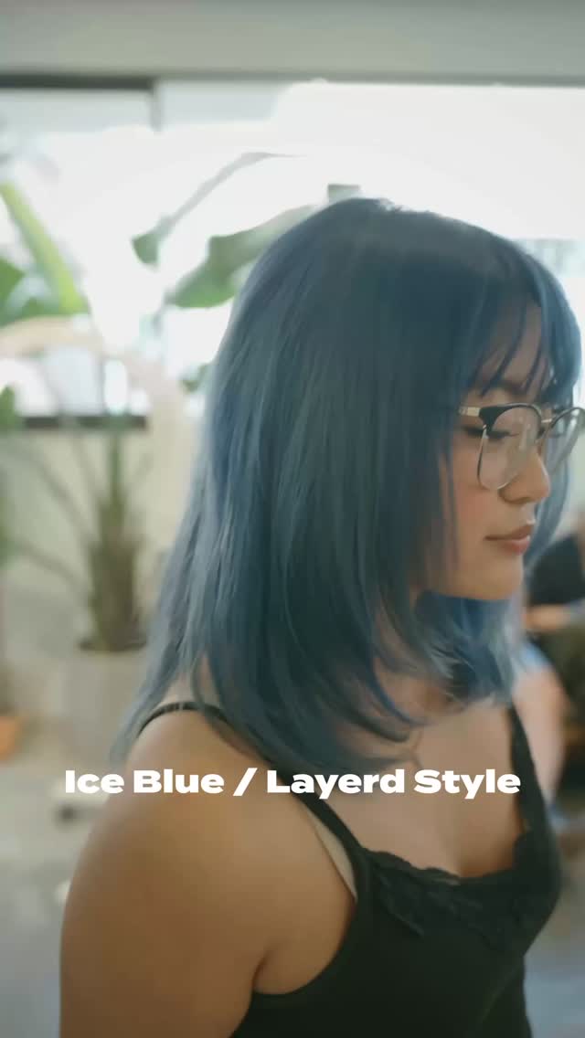 Ice Blue / Layerd Style
Thank you for coming 🇺🇸
#tokyohairsalon
#bluehair
#layerdcut
#Englishspeakingstylist
#kouenji
