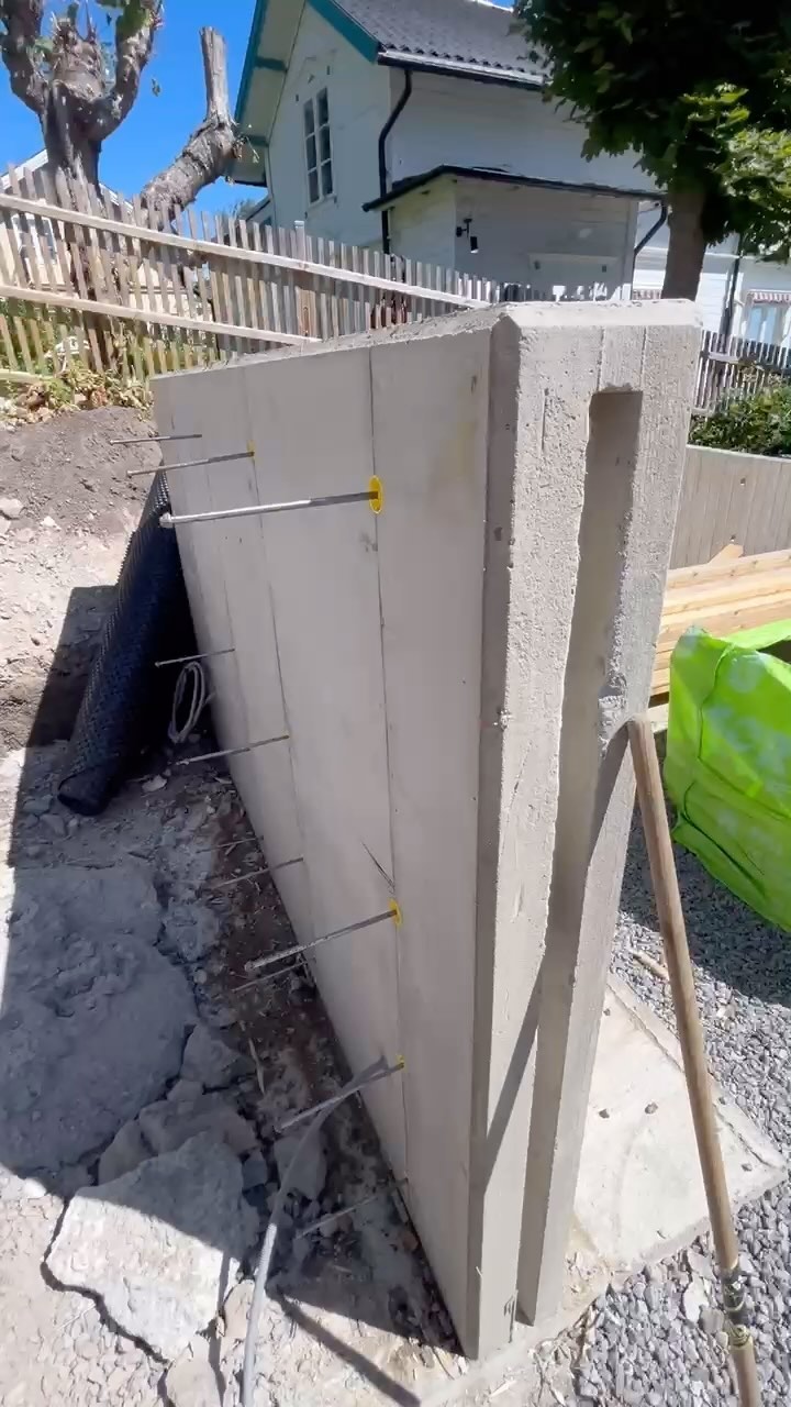 Freddan och Tim kör på i Dalarö åt @gmbstockholmsschaktab