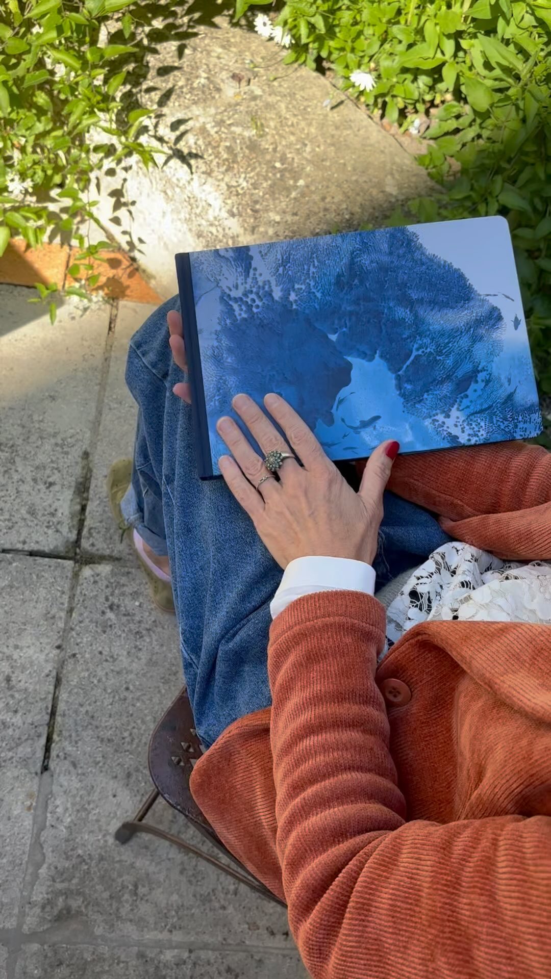 Voici un aperçu du livre de l’artiste Aurore de La Morinerie, et venez découvrir plus encore en librairie ! 📖🌊
@campredonartetimage @auroredelamorinerie
#campredonartetimage #musee #livres #librairie #auroredelamorinerie #museum #exposition #culture #suddefrance #vaucluse #islesurlasorgue #danslavague #art