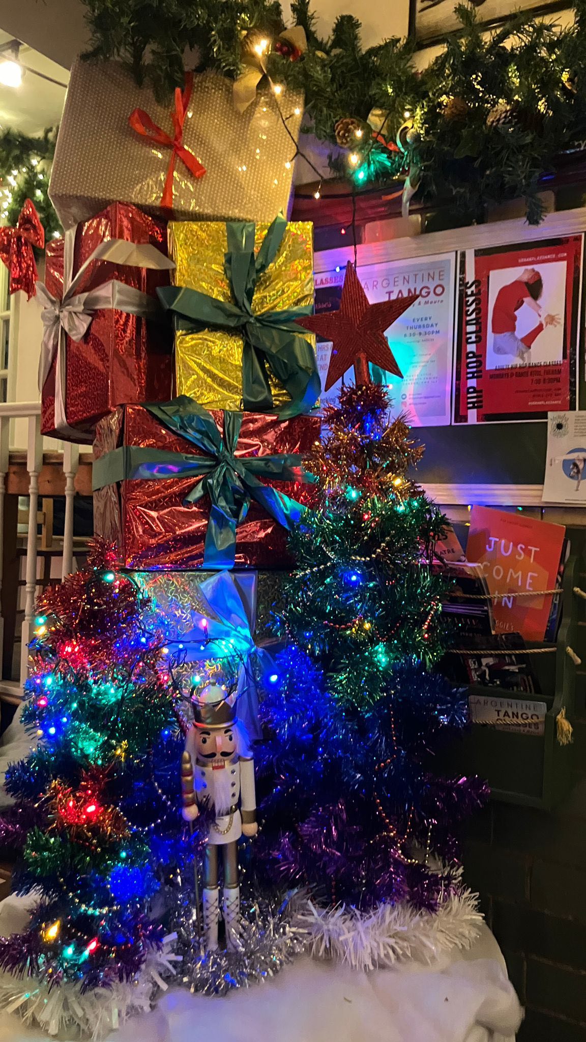 Christmas has officially arrived here at the Dance Attic
🎄🎄🧑🎄🧑🎄🎄🎄🎅🎅
#fulham #dance #Christmas #festive