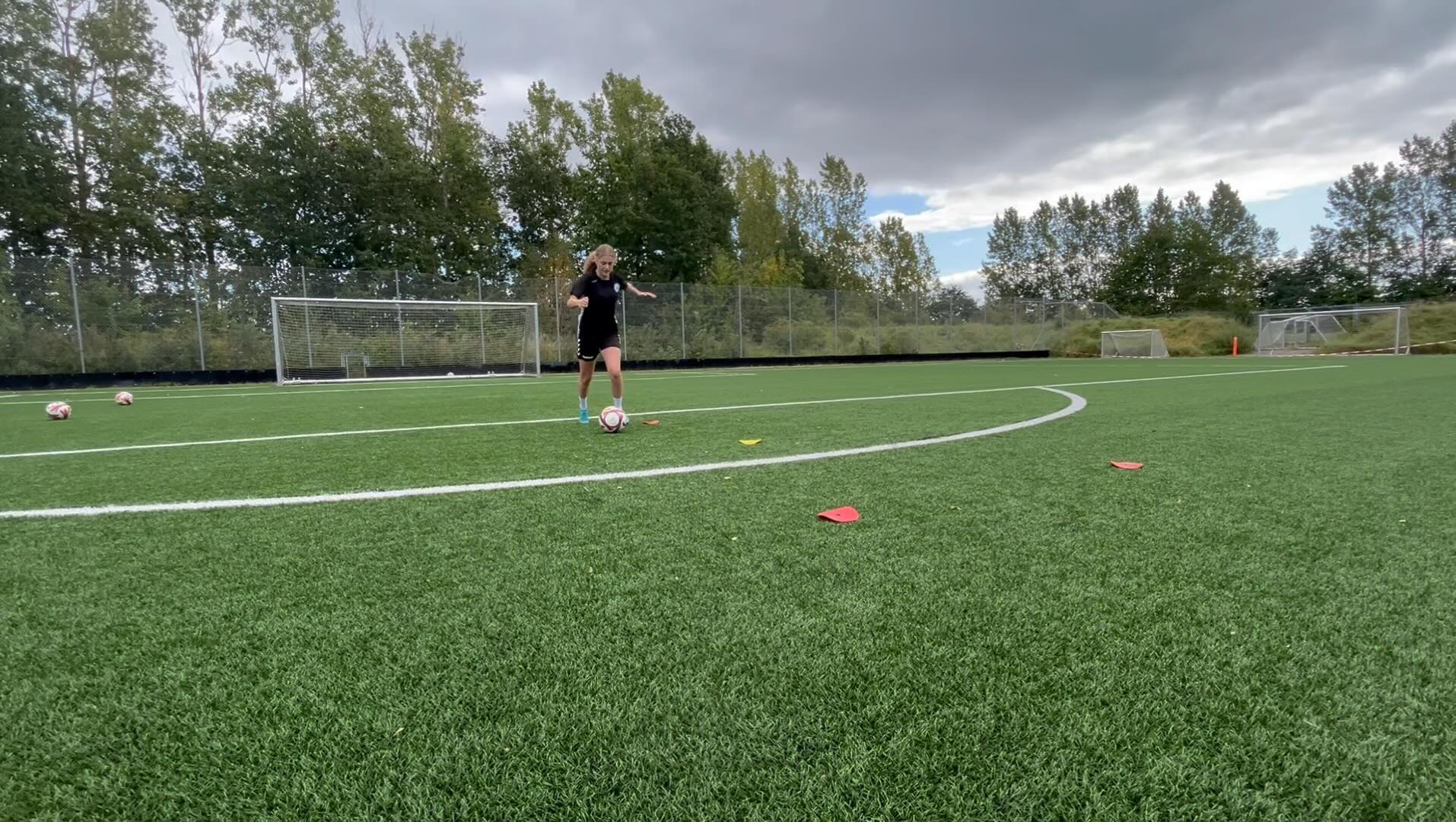 Træningspas både lørdag og søndag med Maja fra SIF Q U16. Målrettet‼️ og talentfuld✨ spiller som bliver spændende at følge i fremtiden⚽️🚀💪🏻
