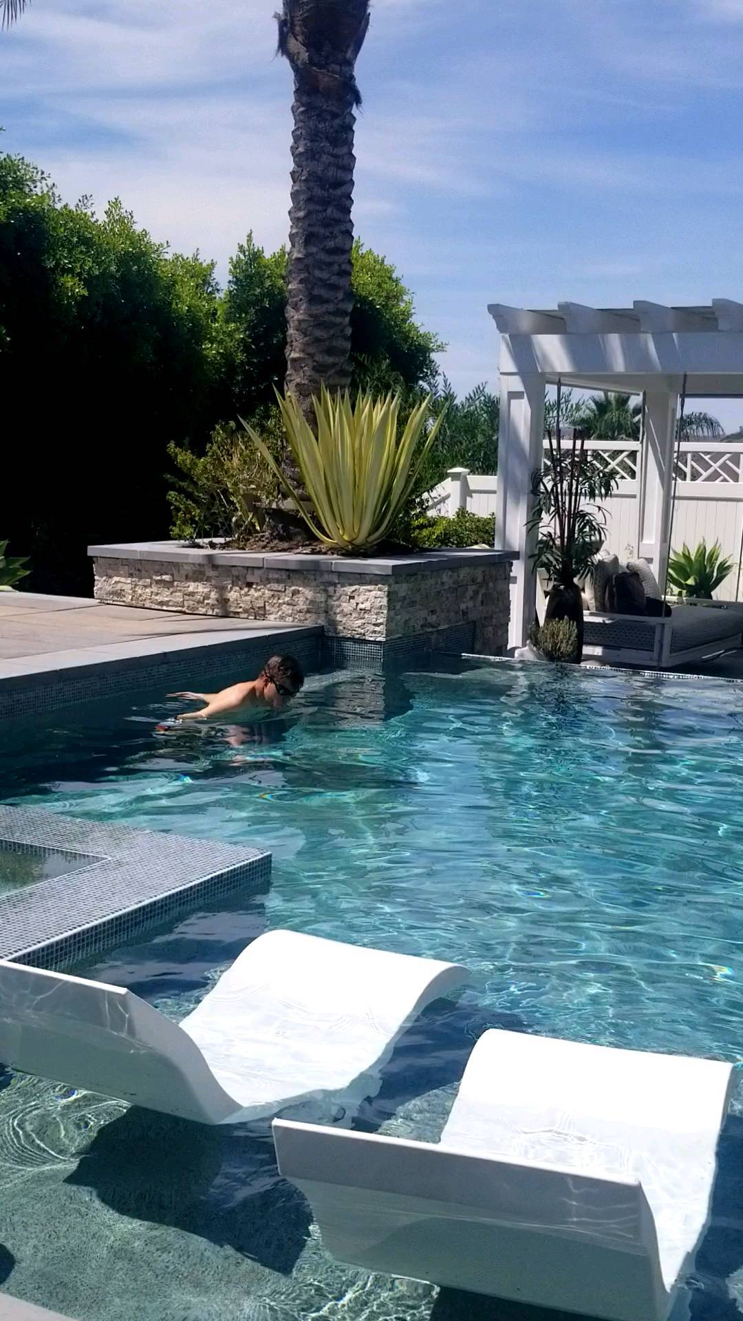 Pool sessions with our dude Alex have him working on so many things, here are a couple of things we love that happen in swimming:
🔺️hip extension
🔺️cardio (not always easy to obtain for not yet ambulatory individuals)
🔺️breathe control
🔺️cervical extension
I think our favorite aspect is just how well his speech is after we get out of the pool. So to all the therapists out there if diaphragm and breathe control are the things hindering an individuals speech give the pool a try 🏊♂️
.
.
.
#neuro #cerebralpalsyawareness #speechtherapist #speechtherapy #breathework #spinalcordinjury #strokerecovery #traumaticbraininjury #tbi #parkisons #parkisonsdisease #musculardystrophy #newportbeachca #newportbeachcalifornia #newportbeachbusiness #newportbeachphysicaltherapy #newportphysicaltherapy #physicaltherapycalifornia #costamesapersonaltrainer #motivationisthekey #inspiring #motivation #motivationmonday #motivational #motivationalvideos #motivation101 #motivationoftheday #growthmindset