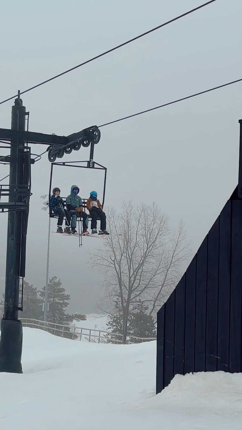 Despite the short season, we were still able to get a chairlift interview in! We asked Keziah our burning questions about her favorite sport, her desert island must haves and of course asked her to weigh in on our favorite would you rather.
#ventureactionsports #actionsports #snowboarding #snowsports #chairliftinterviews