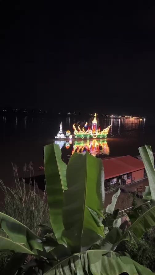 Firework boat time 😁