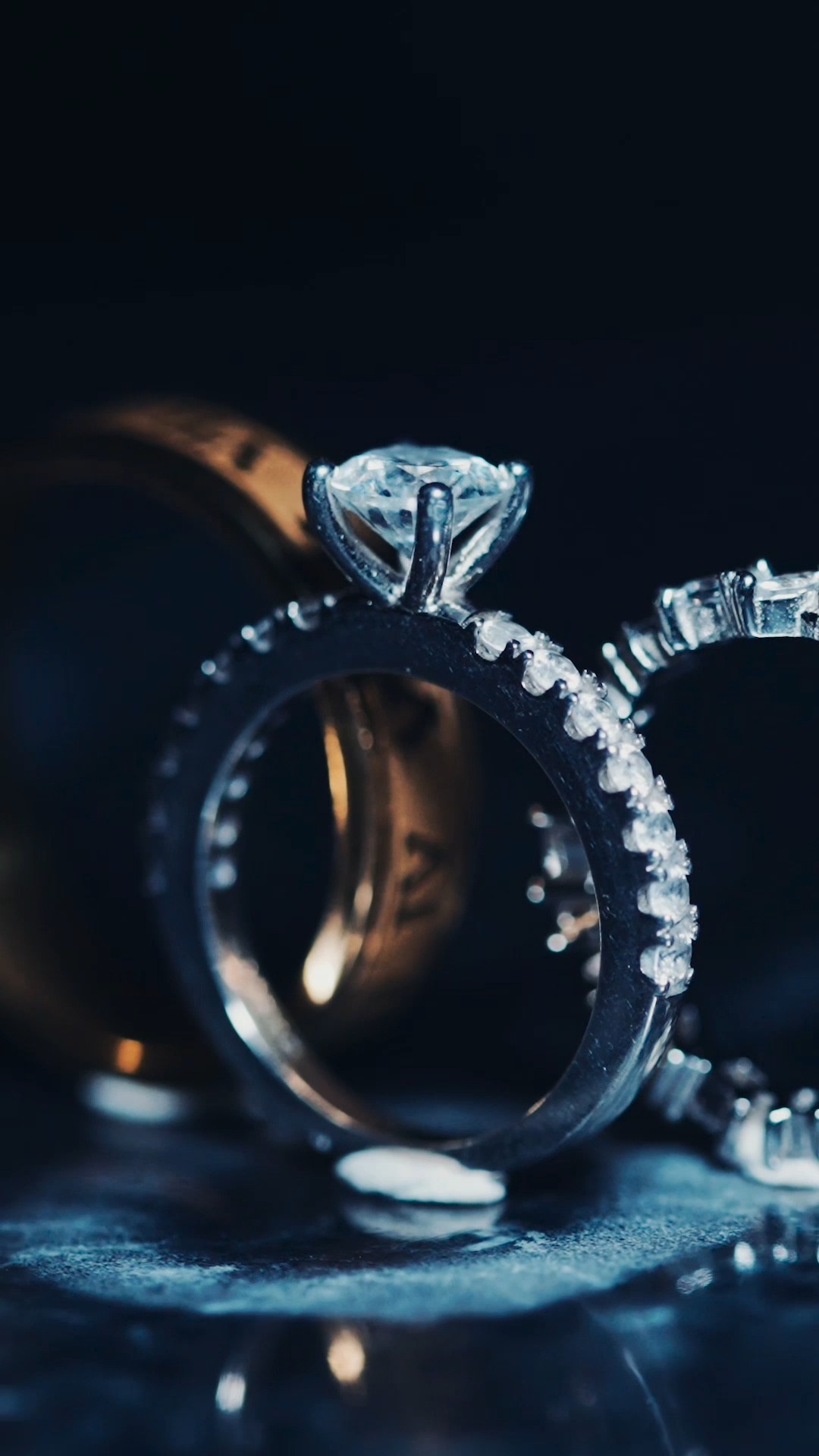 Behind the scenes. Most stunning ring shots.
#weddingfilm #wedding #weddingrings #diamond #melbourne #trending