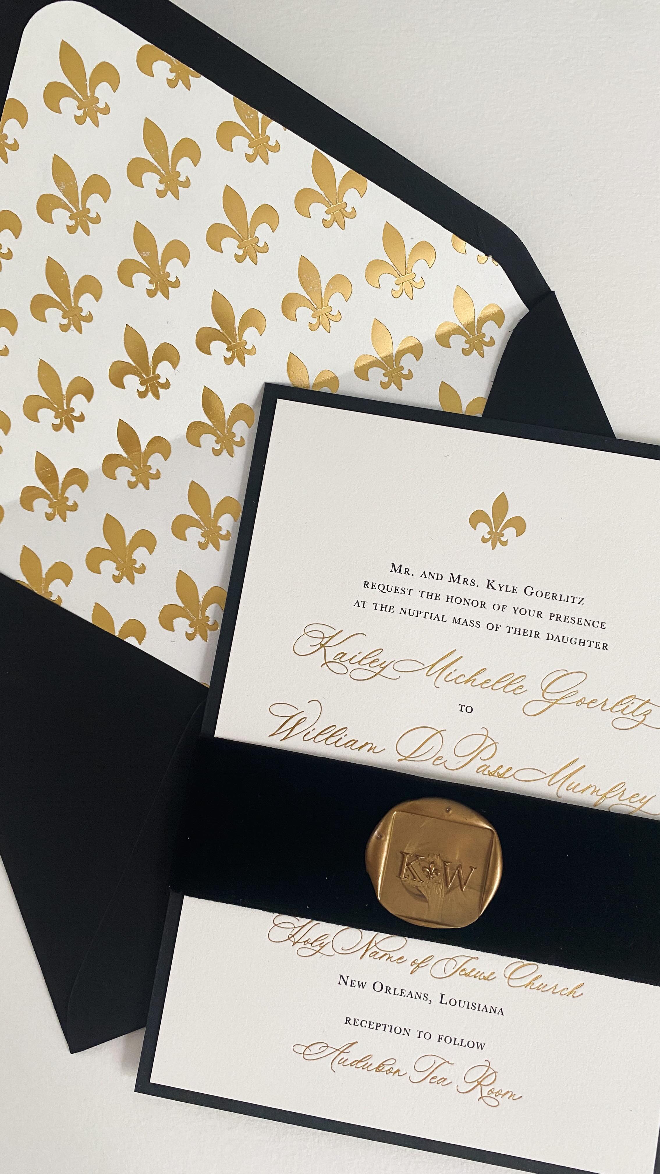 Happy New Year friends!! Goal #1 for the year is to share moreeee. I have so many invitations and behind the scenes that have just been living on my phone. No more!! Hereโs a gorgeous gold foil, velvet belly band, wax seal invitation from last spring! โ๏ธ๐ฅโ๏ธ๐ฅโ๏ธ๐ฅ
#neworleans #nola #nolawedding #fleurdelis #neworleanswedding #waxseals #neworleansbride #nolaweddingindustry #nolaweddings #southernbride #goldfoil #louisianawedding