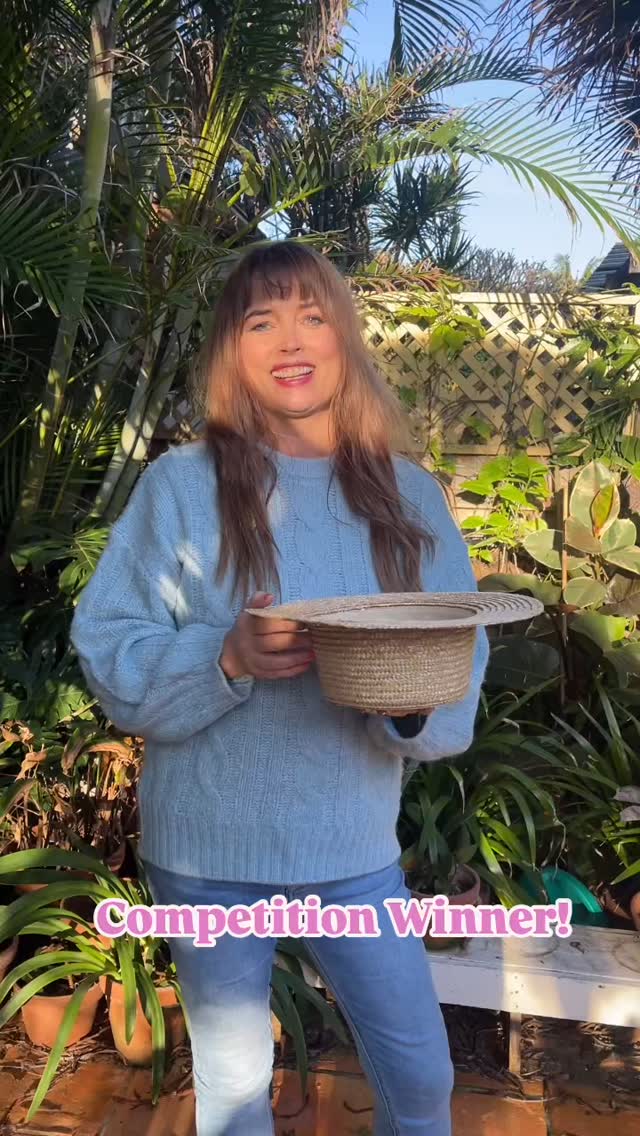 Competition winner!!! Today I did my old school competition draw, names in a hat! 🎩 I’m sure there’s a more tech savvy way of doing these things, but I’m not privy to that information 😆 anyway drum roll please 🥁 our competition winner is @kyliepeach !!!! As I say in the video I feel so sad for everyone who entered and didn’t win and also really touched by all@of your kind words about my art 🖼️ fear not I shall be running another competition in a couple of months so watch this space! Genuine thanks to all of you who took the time to enter. Kylie I hope my painting will be very happy in your home 💕