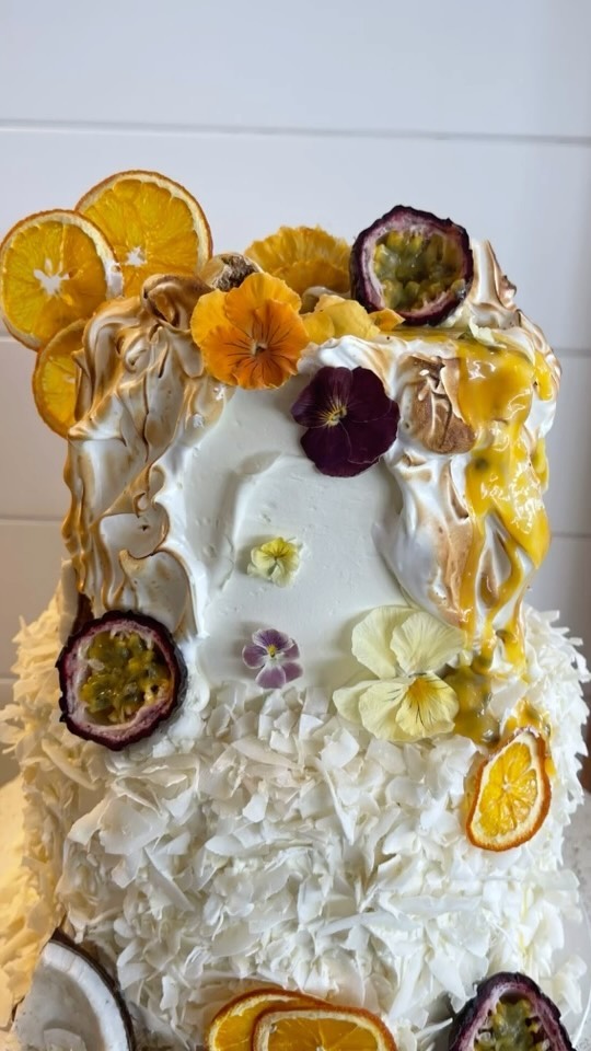 Kathryn & Benny
White chocolate mud, passionfruit curd, torch Italian meringue and lots of yummy edibles including some @bloomishco freeze dried goodies
Yesterday @figtreerestaurant with…
@byronbayweddings
@theweddingshed
@victoriafitzgibbon
@yellowbullweddings
@the.seasalter
@bc_celebrant