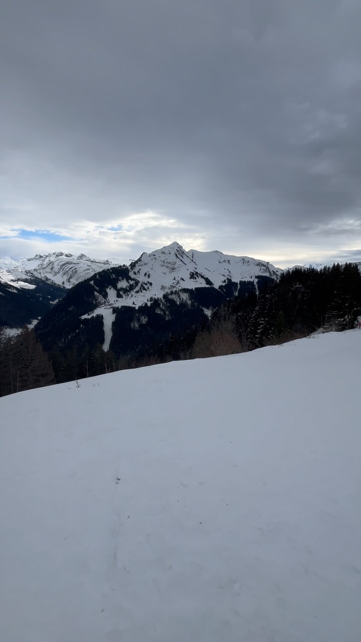 Back in Morzine for work and Greenland training. Wooohoo! 🤩
Dusting off the skiing cobwebs (I’m still awful on skis😂) but my wrist is feeling pretty good and up to the task so proper chuffed about that. 🦾
It’s great to be back for my yearly pilgrimage to gig and enjoy the mountains with great friends. ☺️
#adv #travel #mountains #crosscountryskiing #training #fsgs #kidneytransplantrecipient