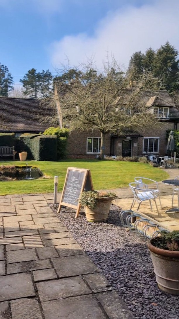 Restock with me 🌞
Yesterday I restocked @thelarderburroughcourt @burroughcourt a little hidden gem and even better on a gorgeous sunny day like today. Hope you have a great weekend gang
#melton #meltonmowbray #oakham #rutlandartist #rutland #discoverrutland #multuminparvo #rutlandcafe #smallartist #localartist