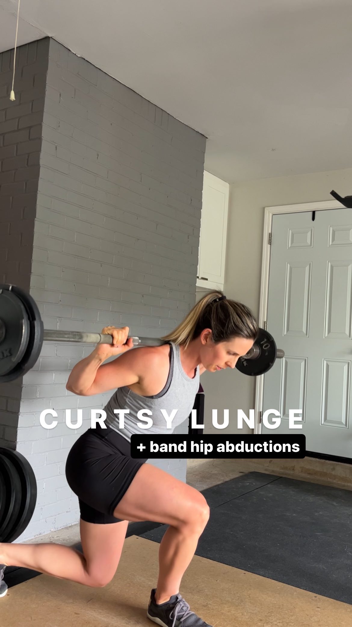 CURTSY LUNGES 🍑
+ standing band hip abductions
Love this combo! Start with curtsy lunges (can also use dumbbells) 8-10 reps each leg and then go right into 20 band hip abductions each side.
On the curtsy lunges you will feel a stretch through the glute + outer hip. Slight lean forward at your torso and line up your back knee right behind your front knee as you lunge 👌🏻
With the standing hip abductions, exhale and engage your core. Turn your toe in, and lift leading with your heel. Resist leaning over and stay upright as you balance. Core + glutes all in one! 🔥
.
.
.
.
.
#equippingstrength #dallasgym #strengthtraining #fitmom #dallasblogger #strengthworkouts #womensfitness #dallasmom #barbelltraining #homeworkouts #fitpregnancy #postpartumfitness #momswholift #gluteworkout