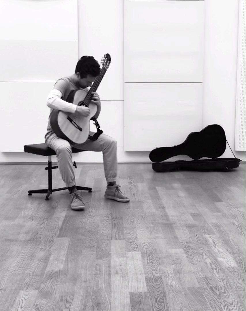 Qué magia y explosión la música de @javiercontrerasmusic!
__________
What a magic and explosion the music of Javier Contreras!
#classicalguitarist #classicalguitars #classicalguitarmusic #classicalguitarplayer #classicalguitarguitarrist #classicalguitarconcert #classicalguitarsheetmusic #tirol #innsbruck