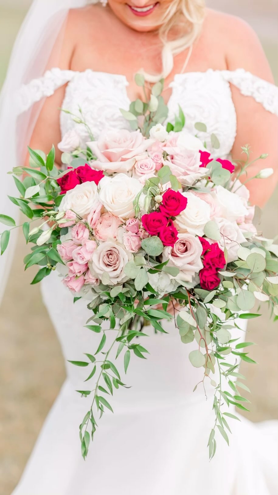 Happy May Day! We’re excited to see this season’s floral creations from our couples. 💐
Vendors: @elletaylorphotography // @trellisweddings // @carlymccrayphoto // @frontierflowersoffontana // @katieleephotographywi // @remingtonsflowers // @mattmasonphotography // @kbattlephotography // @northgatefloral