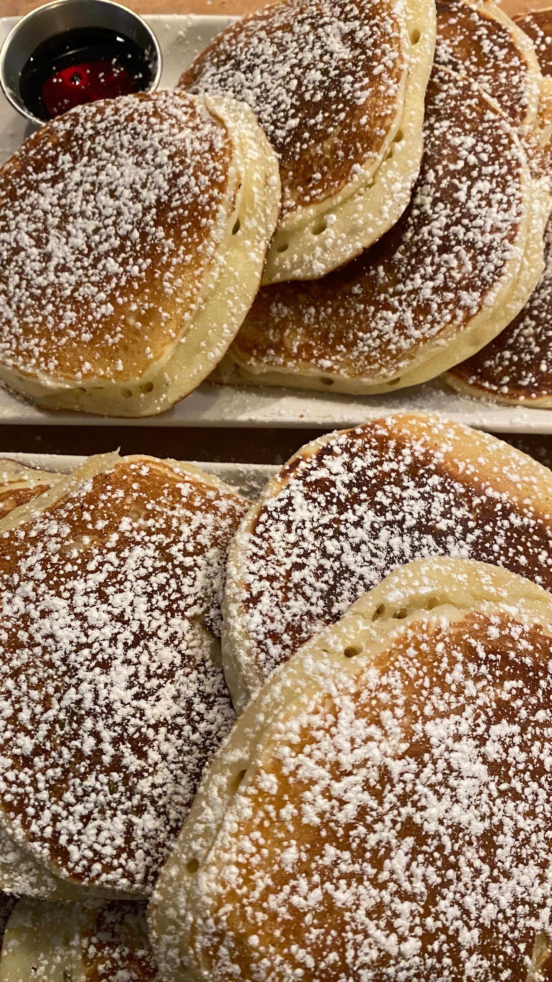 Envie d’un brunch gourmand à Montréal ? 🤩
Venez savourer nos délicieux pancakes fluffy, préparés avec amour et à la française 🇫🇷🥞
Chaque bouchée vous transportera dans un nuage de douceur et de bonheur. On propose des pancakes mais aussi pleins d’autres desserts, alors n’hésitez pas à checker notre menu en story ! 😏
Un lot de pancakes, ça vous dit ?! 🥞
#restaurant #brunch #aufestindebabette #pancakes #preparation #recette #gourmandise #dessert #montreal