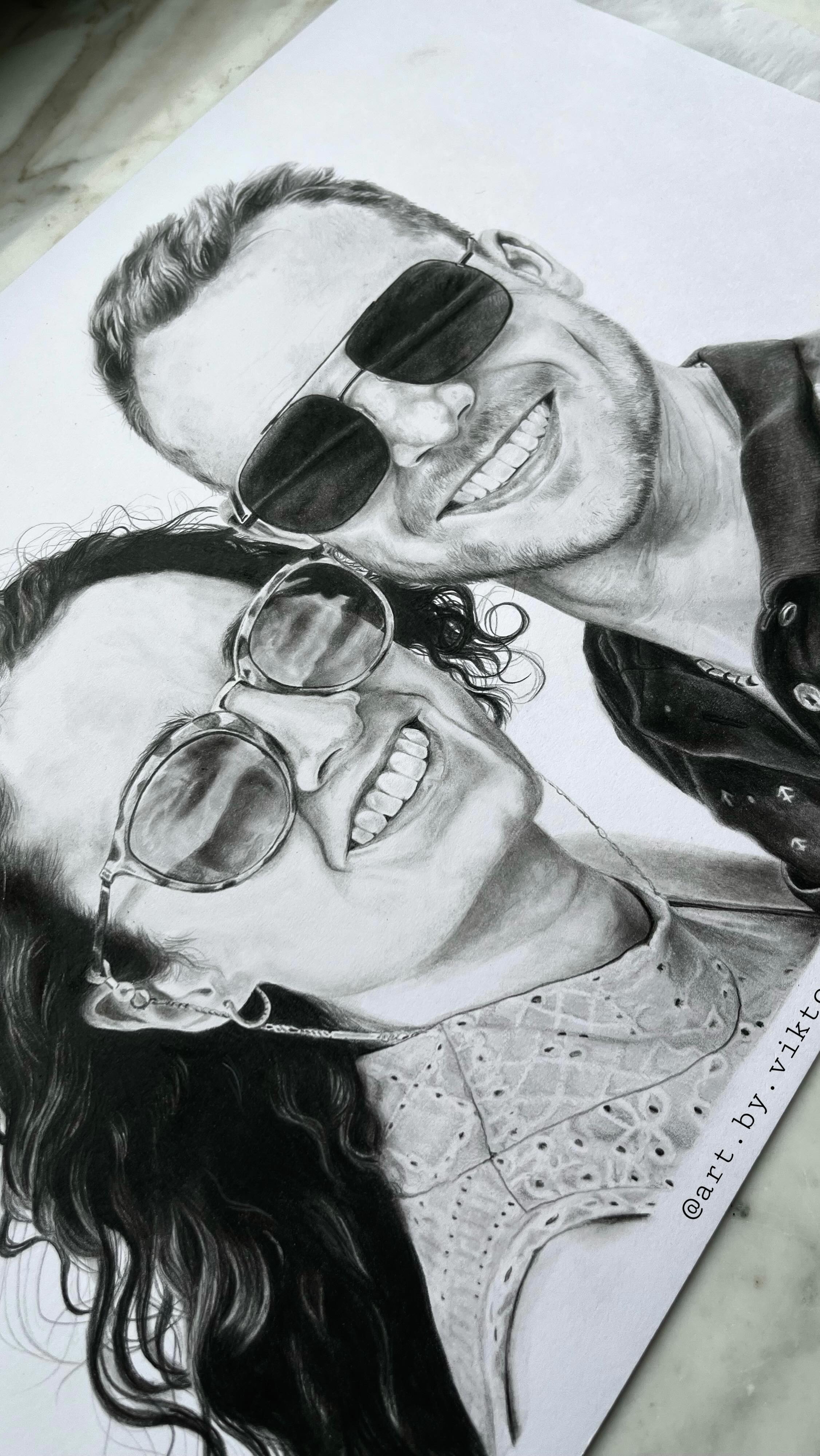 Ein kurzer Einblick in die Arbeit dieser Zeichnung ✍🏼
Ja, solche Personenporträts mache ich tatsächlich super gerne zwischen den vielen Tieren, die ich für euch zeichnen darf.🤭🤍
Im Grunde ist es ja das selbe: man soll erkennen, wer das ist!
. . . was bei den Tierbildern ja auch der Fall sein sollte!😅
Trotzdem ist es anders, Menschen zu zeichnen, wie ich finde.🤔🤗
#happy #drawing
#zeichnen #commissionartwork #kohle #pastell #farbstift #fabercastellpolychromos #portrait #