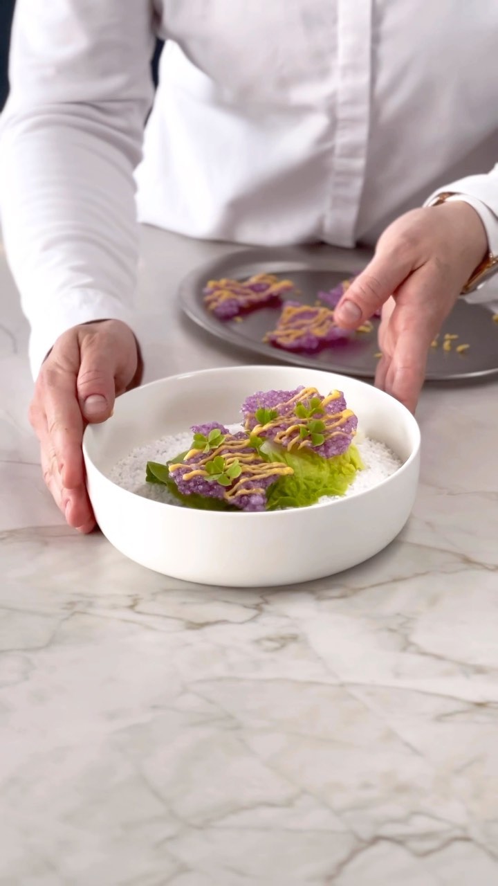 Miso emulsion - an easy topping for canapés ✨ find the new recipes on my profile „sandra scheidl“ on the @gronda app
.
Many thanks to @keskininterior for the amazing shooting kitchen ✨
.
.
.
.
#miso # emulsion #recipe #gronda #canapes #artonaplate #theartofplating #foodartchefs #chefsplateform #gastroartistry