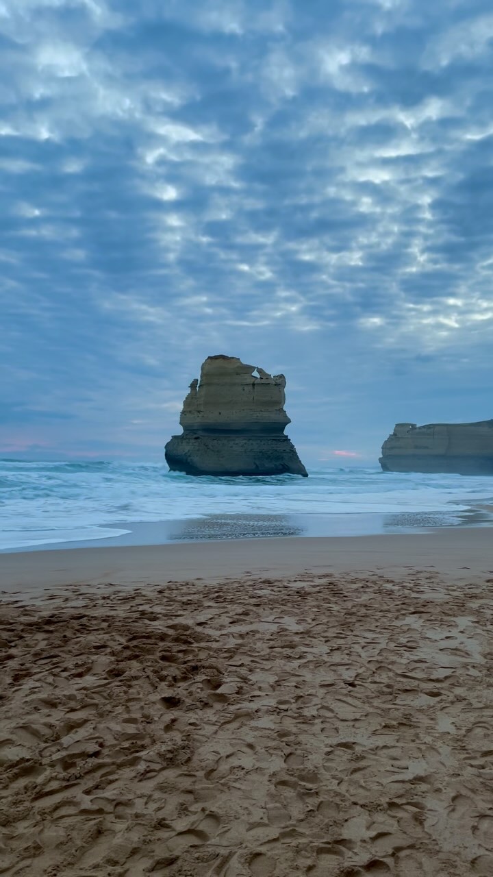Les couleurs de l’hiver australien, sa quiétude, ses inspirations.
Un mois de juin pas comme les autres, passé là où grandeurs et nature vous font inévitablement grandir.
Du pur plaisir 🫶🏻
📍
Gippsland, Victoria
Melbourne, Vic
Great Ocean Road, Vic
Grampians, Vic
Sydney, New South Wales
Blue Mountains, NSW
#voyage