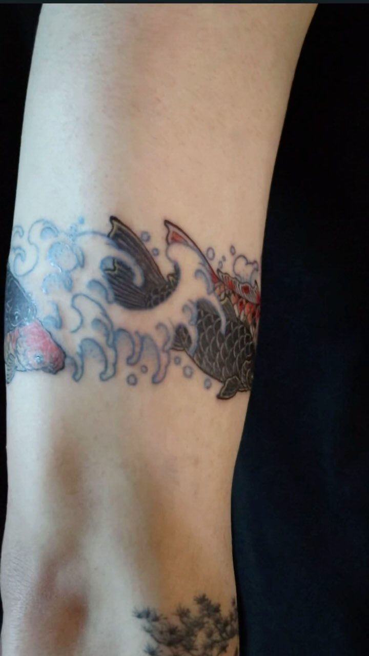 Koi fishes on Waves 🌊 Arm band Tattoo 🎏
감사합니다!😊
.
Booking for E-mail
✉️jayo.orient@gmail.com
.
#wavestattoo #koifishestattoo #koifishwavestattoo #vancouvertattoo #vancouverkoifish #koifishtattoo #japanesearmbandtattoo #burnabytattoo #vancouverjapanesetattoo #vancouverlinetattoo