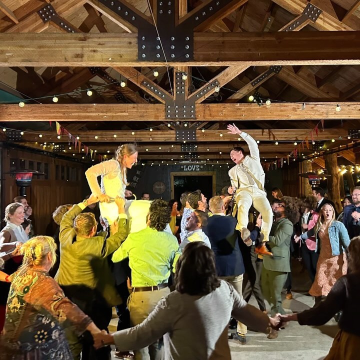 Is the dance floor a huge part of your wedding dream? Then hit me up at EliFreshmode.com and let’s talk all about your soundtrack!
@parkwinters @thehideoutweddings @valhallatahoe @saureelvineyards @danteclub1 @oldsugarmill @wolfeheights @distasiovineyards @cattaverderaevents @scribnerbendweddings @the.flower.farm @blackoakmountainvineyards @montalvospecialevents @foresthouselodge @beaumont.farms @winchestercc
#murderonthedancefloor
#weddingdj
#vinyldj