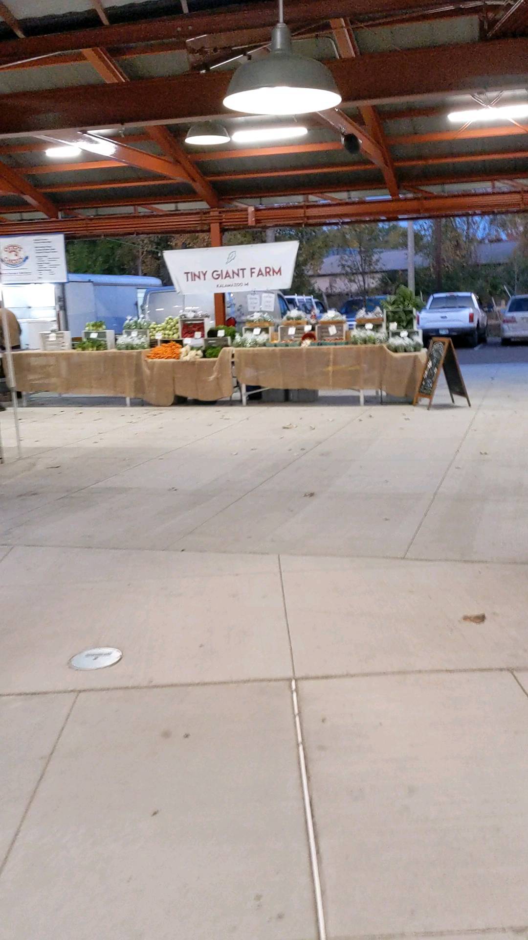 Welcome to the Tiny Giant Farm market stand! Come right on up! @kalamazoomarket