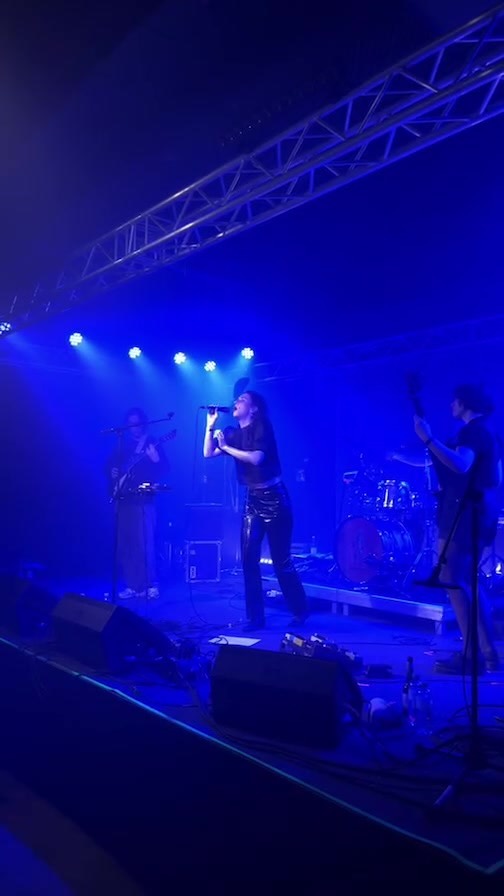 ‚Superwoman power‘
with @dara.winter.music ❤️🔥