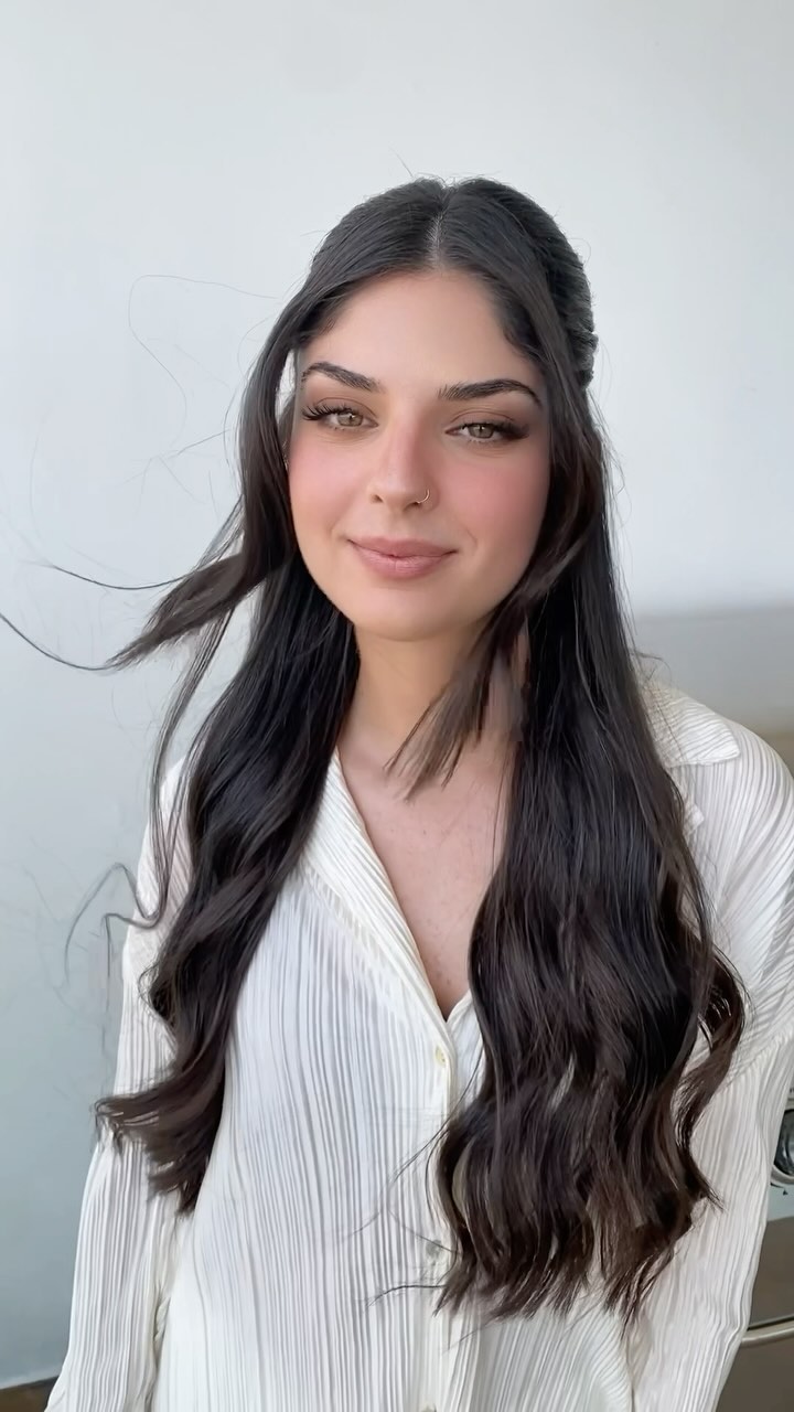 המון זמן שלא היינו מסוגלים לפרסם שום דבר עסקי שיווקי או משמח.. גם אם אלו פיסות של רגעים מרגשים ומאושרים שזכותם המלאה להיות בתוקף זה הרגיש לא מתאים .
אבל החיים חזקים
ואנחנו ממשיכים להתנהל לצד אותה מציאות קשה. ולקוות לטוב #מזלטוב #איפורכלה #איירבראש #איפורטבעי #איפורושיער