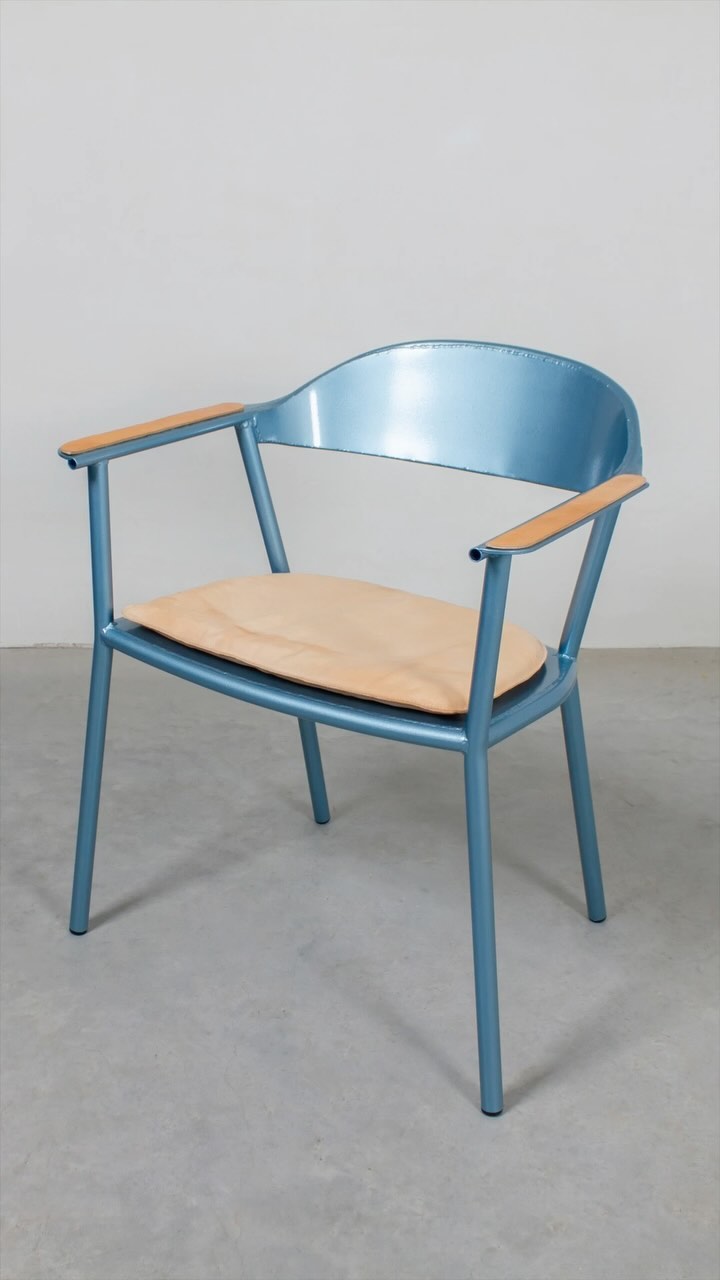 We made some new accessories for the Hammer Chair. They are clever combinations of leather, natural rubber and magnets that click onto the chair and stay put, for just the right amount of added comfort.
Come see them and more this May 13-31 @_mintshop_ as part of London Craft Week.
#Mint #Mintgallery #LCW24 #steelchair #chairdesign