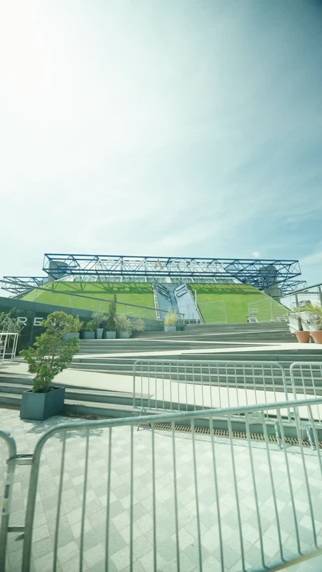 On a organisé un Brunch R&B avec l’équipe @_feelings_events au @amexlivebarparis à Bercy et c’était un sans Fautes ! Sur quel prochains événements tu veux goûter les recettes de @mercimaman.traiteur? 💁🏽♀️ ❤️🥰 #mercimaman #restaurant93 #brunchparis #evenementbrunch #brunchrnb #accorarena