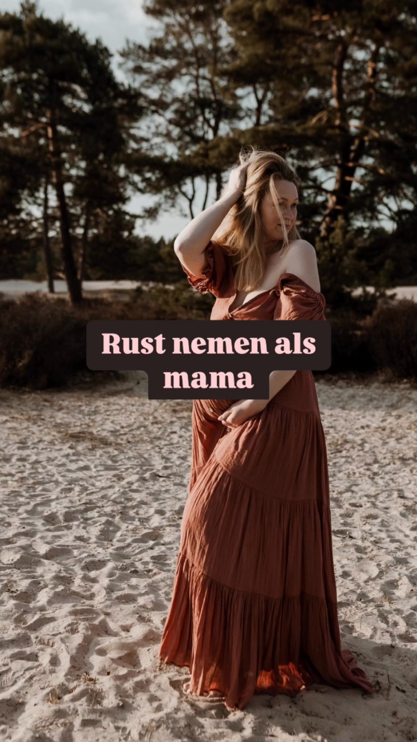 Er zijn nu twee manieren waarop ik meer rust inbouw voor mezelf ⤵️
Ik lees nu iedere dag minimaal 15 minuutjes. Uit een boek waar ik alleen maar leesplezier uit haal, niks moet. Als het niet klikt tussen mij en het boek, leg ik het weg.
Ik probeer heel alert te zijn op gedachteloos scrollen, en probeer het te voorkomen. Dat lukt soms, niet altijd. Smartphones en social media zijn verslavend. Maar ik houdt liever tijd over voor andere zaken.
Dus de komende tijd meer aandacht voor mezelf en mijn eigen rust. Kleine stapjes, mooi resultaat!
Wat doe jij om te rusten?
#rusten #rustinzwangerschap #zwanger #mama