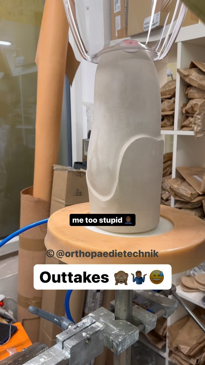 Läuft nicht immer alles glatt. Hier ein paar outtakes von Versorgungen 🤦🏽♂️😅
🇬🇧not every step is done only once… outtakes #1 here we go 🤦🏽♂️😅
.
#outtakes #outtake #ortopädietechnik #orthosisandprosthesis