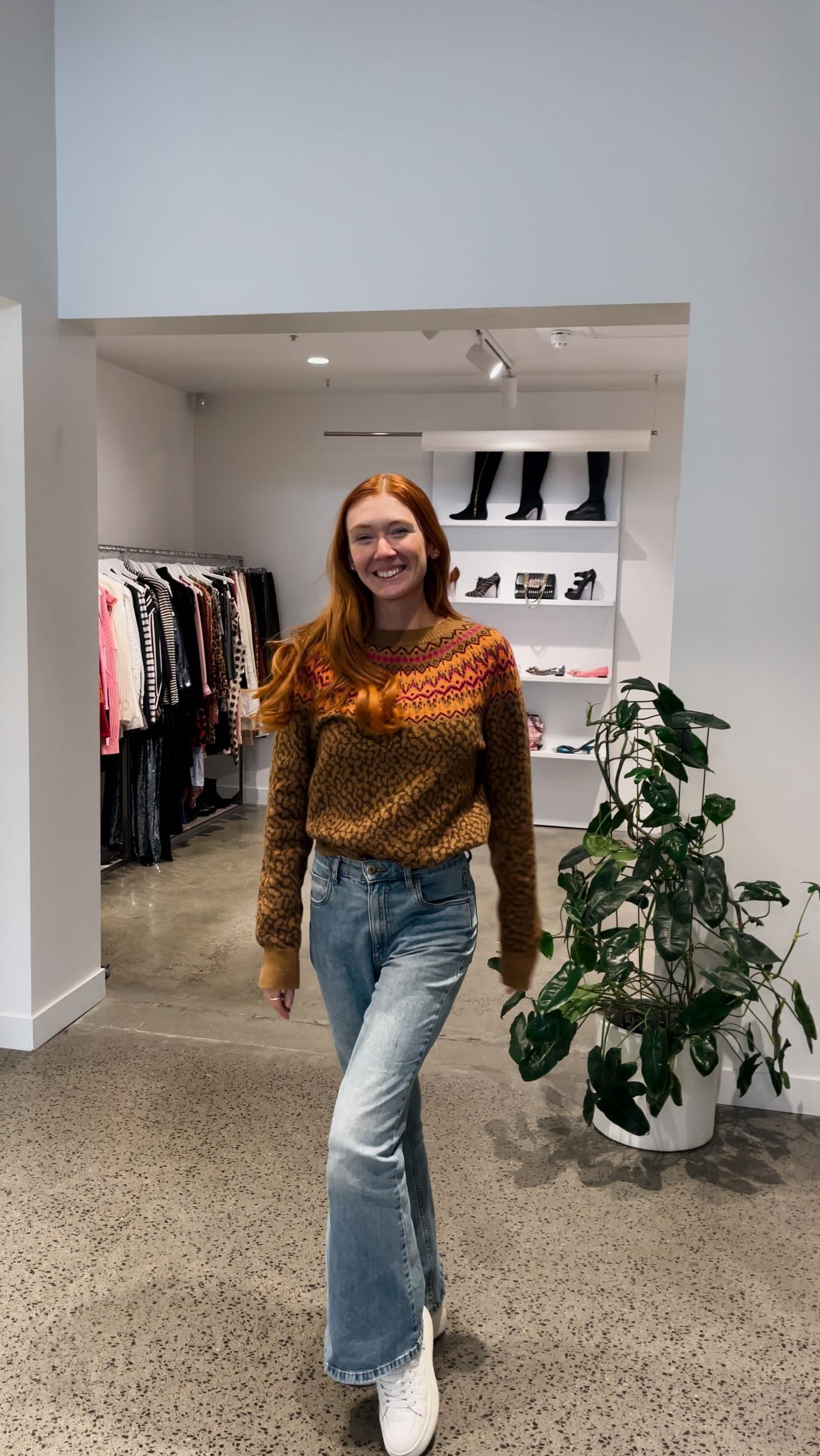 Because a girl loves OPTIONS ⬇️
Before visiting a consignment store I didn’t own ANY designer clothes!
🧐 But what IS a consignment store?
Pretty simple: the store sells second hand clothes on behalf of the original owner, who then gets a percentage of the sale.
It’s kinda genius!? 💡 The sweater in this video? Brooks Brothers and I got it for a veryyy good price 💰
Secondhand sustainable fashion can be designer too 😉
Follow for more tips ✅
#sustainability #sustainablefashion #fashionhacks #fashion