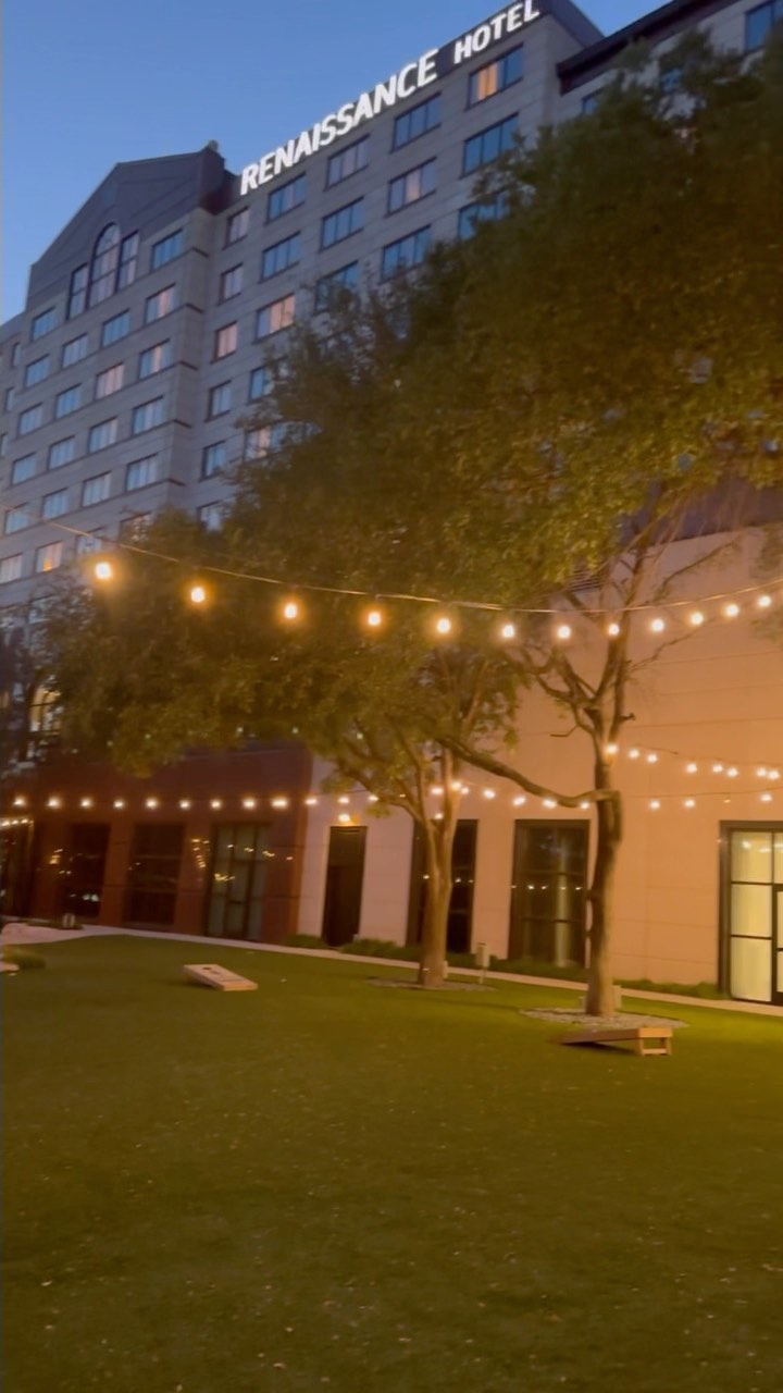 Gorgeous Austin Indian Wedding Venue & Hotel 🏩🔥🤩
📍@renaustinhotel @renhotels @marriottbonvoy
🐺🐩 @siberianhuskydoodles
📝 Contact @thebollywed to start planning your wedding🤵🏾👰🏾♀️
🎥 @agandhi23