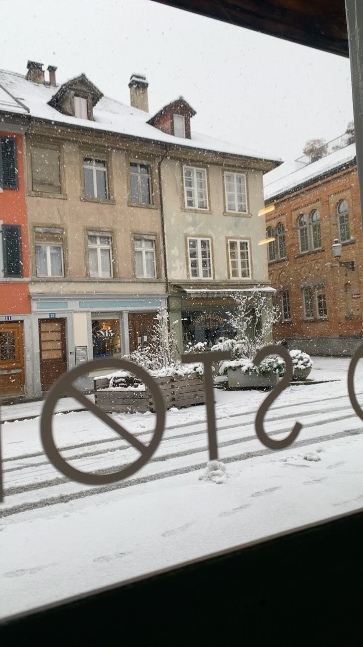 S hät Schnee juhee! Und s Atelier viel Gmüätlicher