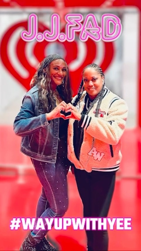 @j.j.fad, the ladies who scored Ruthless Records’ first gold record with #Supersonic, stopped by @angelayee’s @wayupwithyee to share some of their music history — being a part of the first rap groups to get nominated for Grammy, having @eminem pay homage to them on #RapGod and @drdre producing their debut album.
BTS edit: @beta76cc
Watch full interview: http://bit.ly/jjfadangelayee
#wayupwithyee