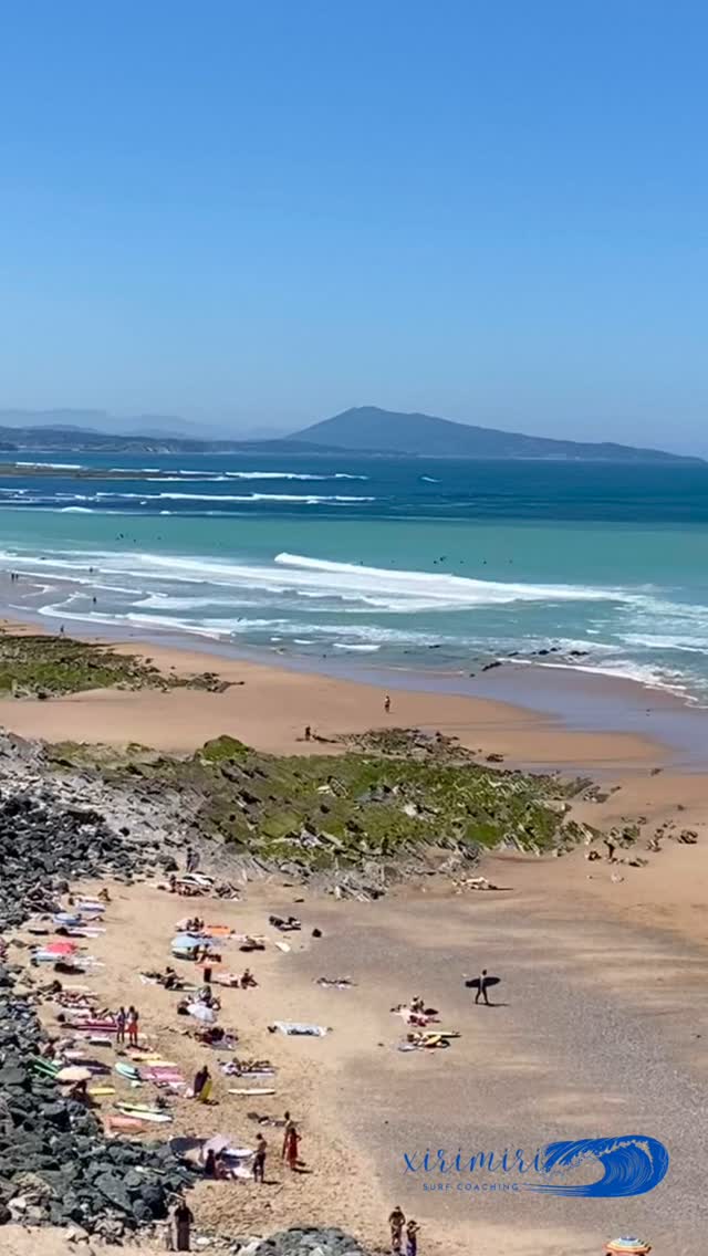 Session « Brother & Sister » dans des conditions estivales pour @prissytreacy & Patrick🔥🤙🏽🏄🏽♂️🌊☀️🍀. #xirimirisurf #basquecountry #surf #bidart #brotherandsister #springorsummer #xirimirisurfcoaching #surfing #surflessons
