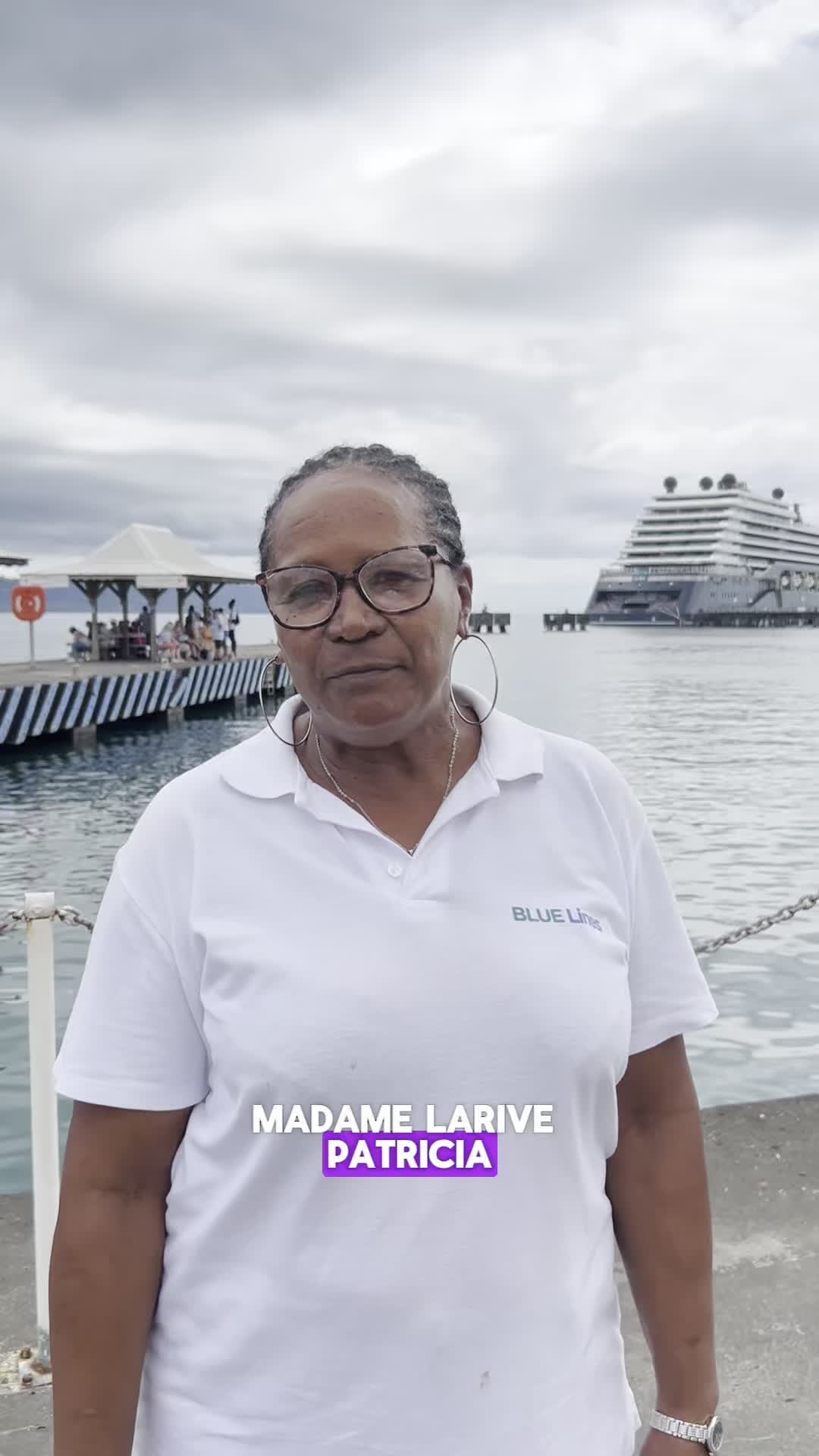 Chez BLUE LINES, nous célébrons la force, l'audace et la détermination des femmes dans un secteur maritime souvent dominé par les hommes.
À l'occasion du mois de mars, nous mettons à l'honneur chaque semaine une femme exceptionnelle de notre équipe.
Aujourd'hui, nous avons le plaisir de vous présenter une chargée d'accueil, une femme qui incarne l'hospitalité et le professionnalisme avec brio. 💙
Son rôle est essentiel dans notre équipe : toujours souriante, accueillante et à l'écoute, elle fait en sorte que chaque passager se sente chez lui dès son arrivée. Sa bienveillance et son efficacité sont une véritable source d'inspiration.
Merci, Patricia, pour ton dévouement et ton engagement au quotidien ! 👏
𝐸𝑛𝑠𝑒𝑚𝑏𝑙𝑒 𝑝𝑜𝑢𝑟𝑠𝑢𝑖𝑣𝑜𝑛𝑠 𝑙𝑒 𝑐ℎ𝑒𝑚𝑖𝑛 𝑣𝑒𝑟𝑠 𝑙'𝑒́𝑔𝑎𝑙𝑖𝑡𝑒́
#FemmesDeMer #ÉgalitéDesSexes #BLUElines #DiversitéDansLeTransportMaritime
