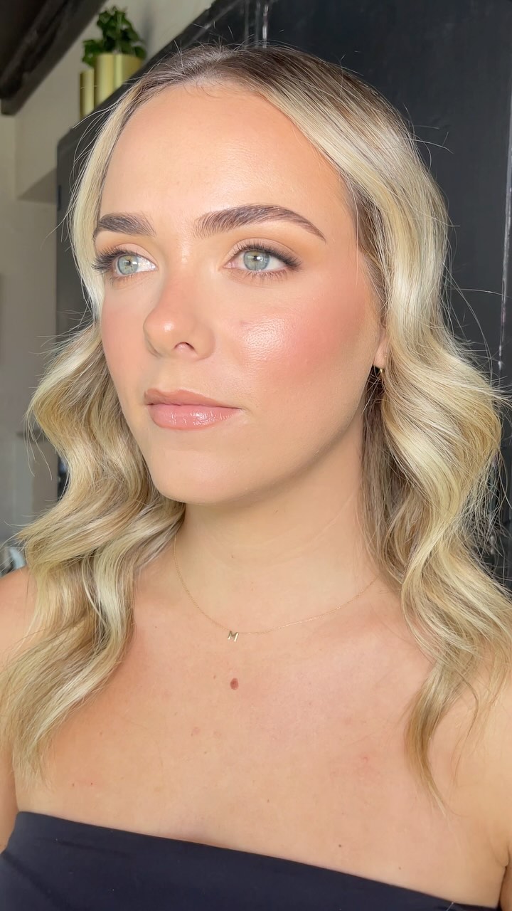 When your bestie doubles as a model 🥵🤯
#perthmakeupartist #perthbridalmakeupartist #bridalmakeupartist #glowingskinmakeup #rarebeautyblush #naturalbridalmakeup #perthmua
