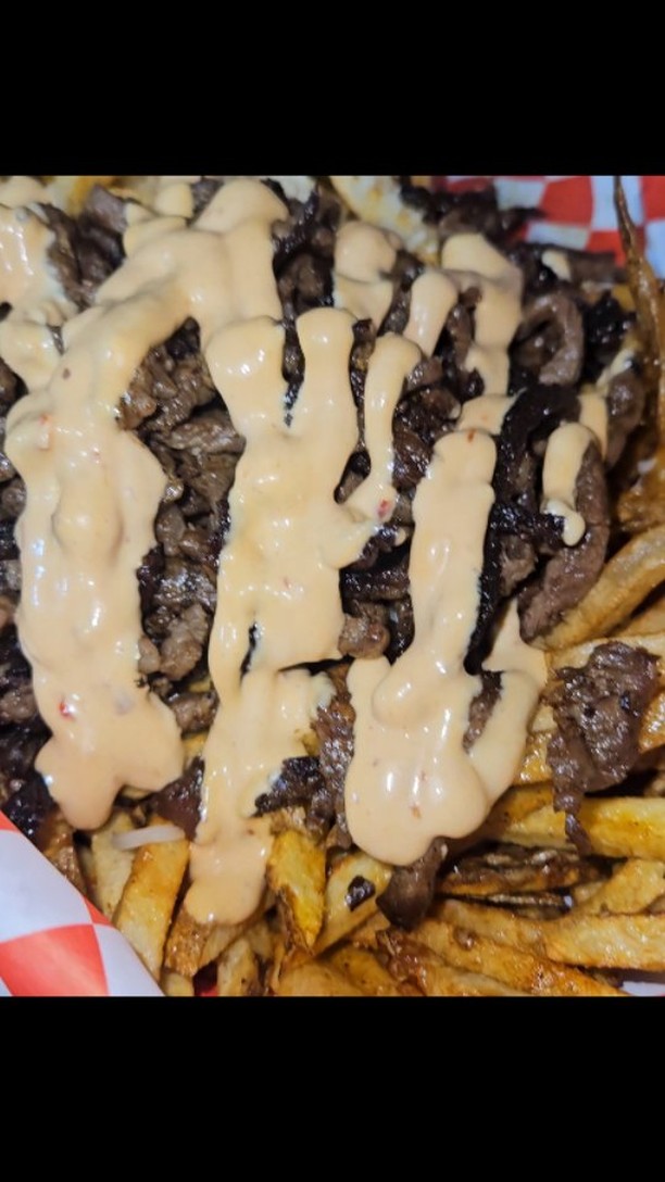 It's Fry-day ๐
.
.
.
.
#elchaparritotacos #asadafries #Asada #fries #LA #thevalley #tacos #food #foodies #streetfood #mexicanfood