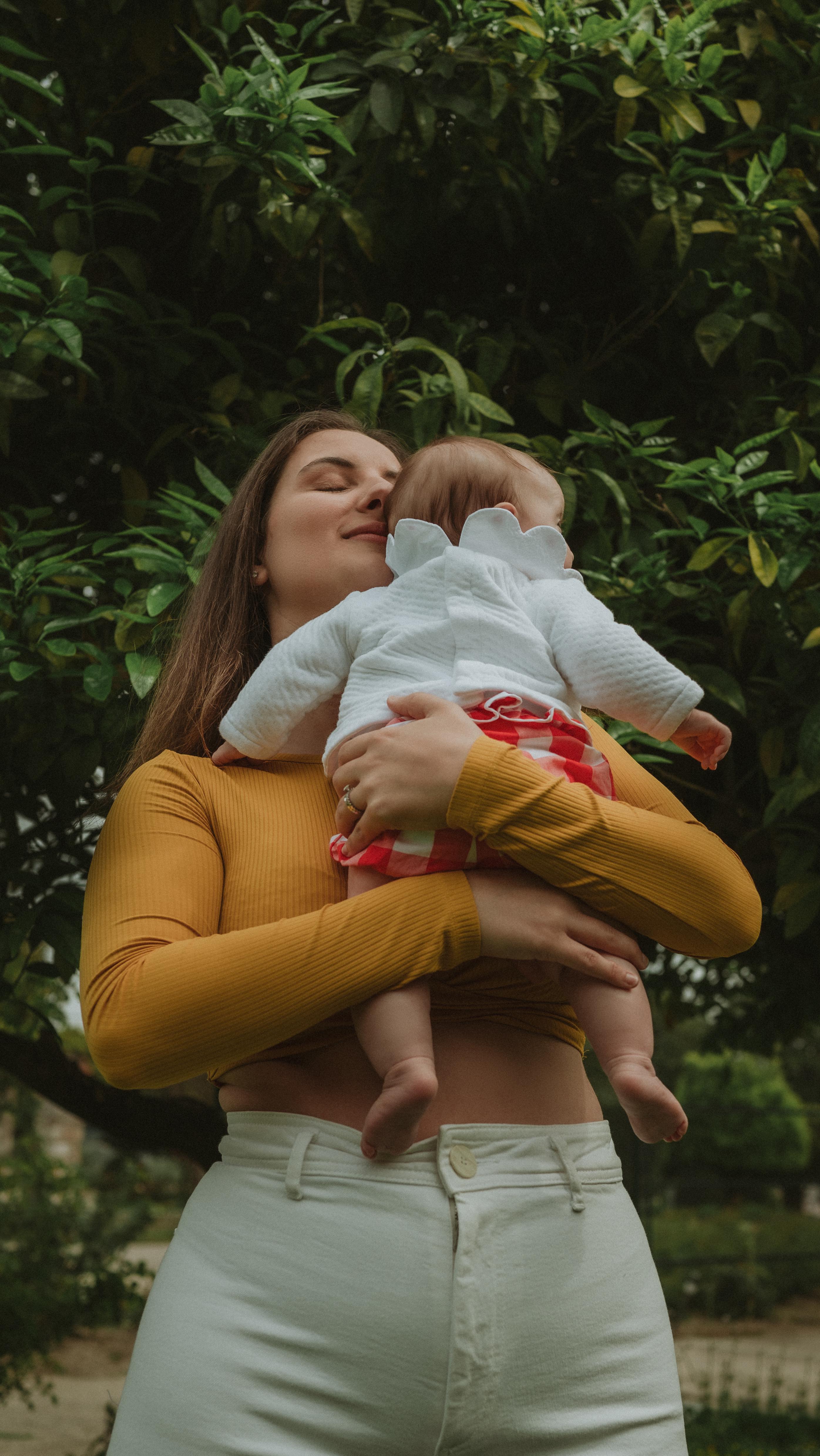 Ode à vous! Je suis à chaque fois émerveillée de nos échanges où je vous écoute avec attention, en essayant toujours d’imaginer, de créer la meilleure des expérience possible, puis vient le moment de la rencontre; je deviens alors le témoin de ces doux moments de complicités : vos rires, vos câlins, vos bisous avec vos êtres les plus chers, je suis là pour tout capturer, vous voir vous révéler devant mon objectif est l’un de mes plus grand plaisir!
Merci infiniment pour me confier vos souvenirs❤️
Love
Claire. X
#seancephotofamille #seancephotogrossesse #seancephotobebe #lifestylephotography #cotedazurfrance #frenchriviera #lovemyjob #gratitude #grateful #thankyou #photographenice #mumtobe #familyfirst