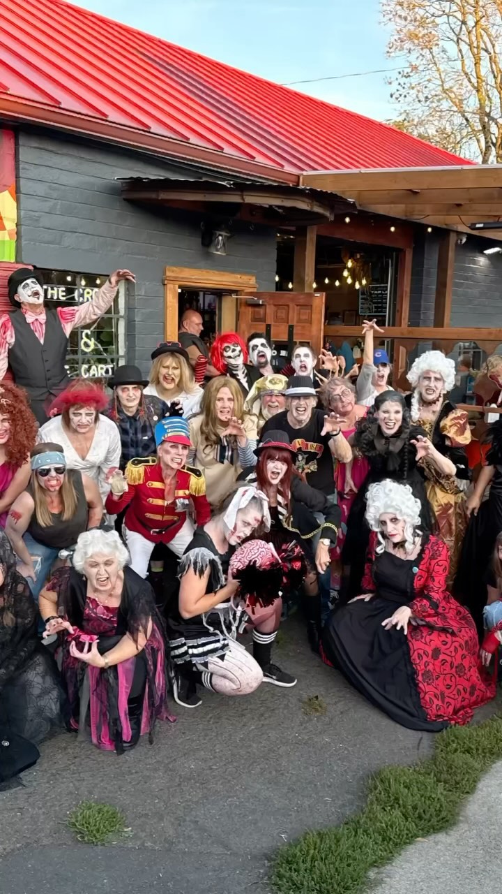 The coast is clear! The zombies have left the building and all the ghosts and ghouls are haunting other locations. If you are looking for a quiet place to grab a bite and a craft cocktail, mocktail, or beer we’ve got the spot for you! See you at The Crow 👻🐦⬛
.
.
.
#crowandcart #whiteakerneighborhood #womanownedbusiness #eugenebars #cocktailsandmocktails #shrubcocktails #eugenebarscene #nozombieshere